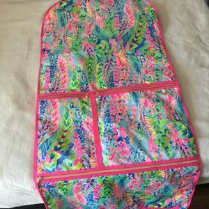 BRAND NEW Lilly Pulitzer zip up garment bag